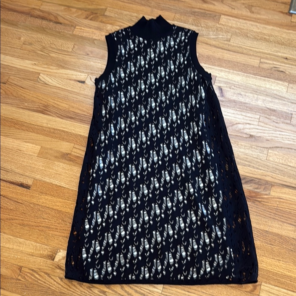 Chanel Elegant Black and White Sleeveless Dress, size 38